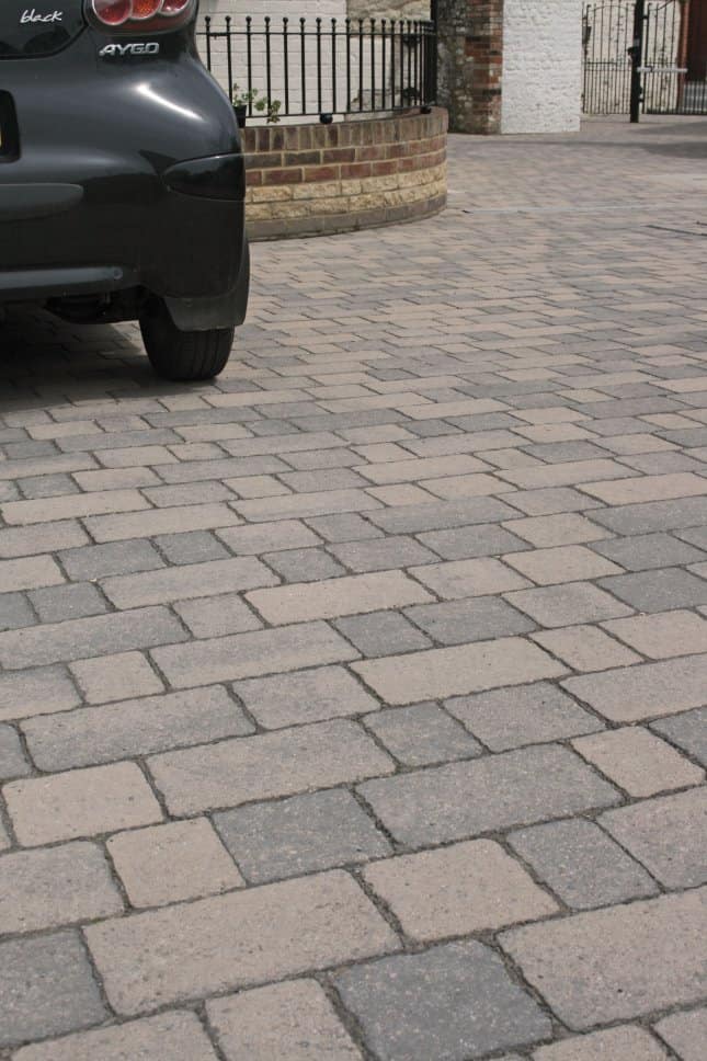 50mm Tumbled Chartres 3 Size Pennant - Image 2